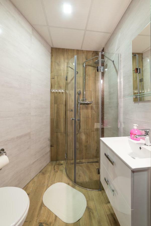 Hostel Filip กดัญสก์ ภายนอก รูปภาพ